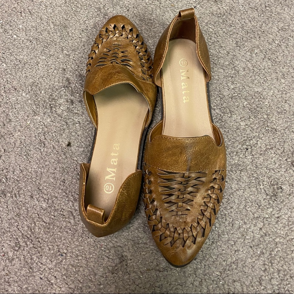 Woven brown leather loafers/slip on‘s.